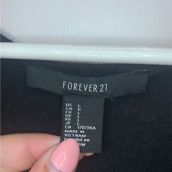 FOREVER21 Large Black Top‎ - Picture 2 of 3